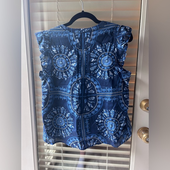 Vineyard Vines Scarf Print Pintuck Linen Top in Shades of Blue in Size XS - Picture 3 of 6